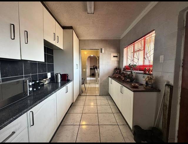 4 BEDROOM HOUSE FOR SALE IN GENL ALBERTS PARK